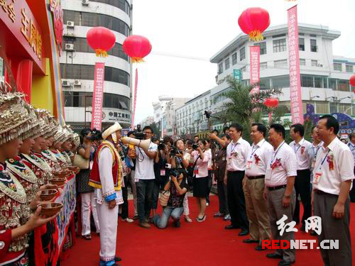 省市領導參觀博覽會展館